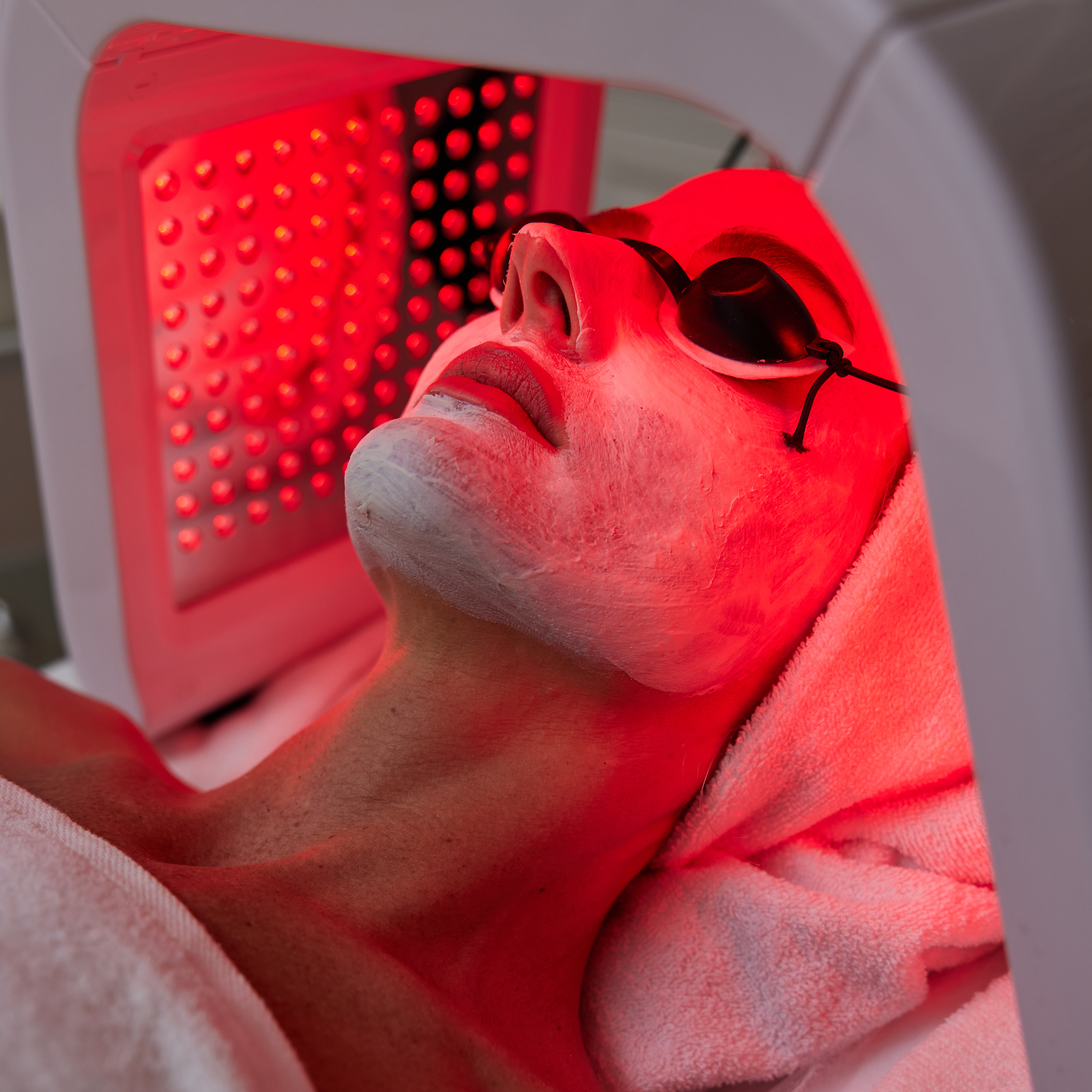 How Red Light Therapy Works: The Science Behind LED Skin Technology